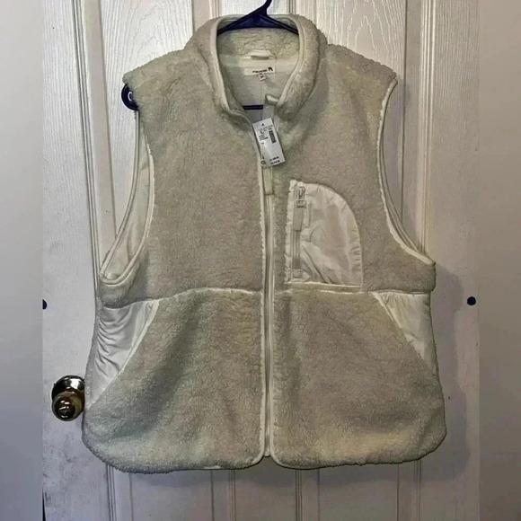 NWT Maurice’s Women’s Ivory Super Soft And Warm Fleece Vest  Size 1X Fall Fuzzy - Picture 2 of 6